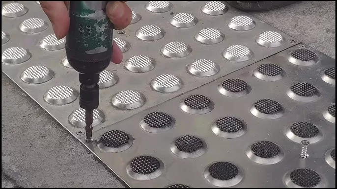 tactile indicator stud